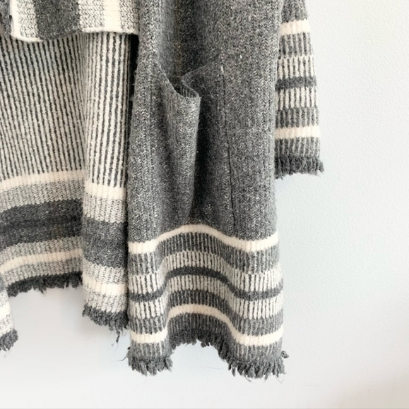 Zara Chunky Knit Oversized Fringe Cardigan Gray - Picture 6 of 9